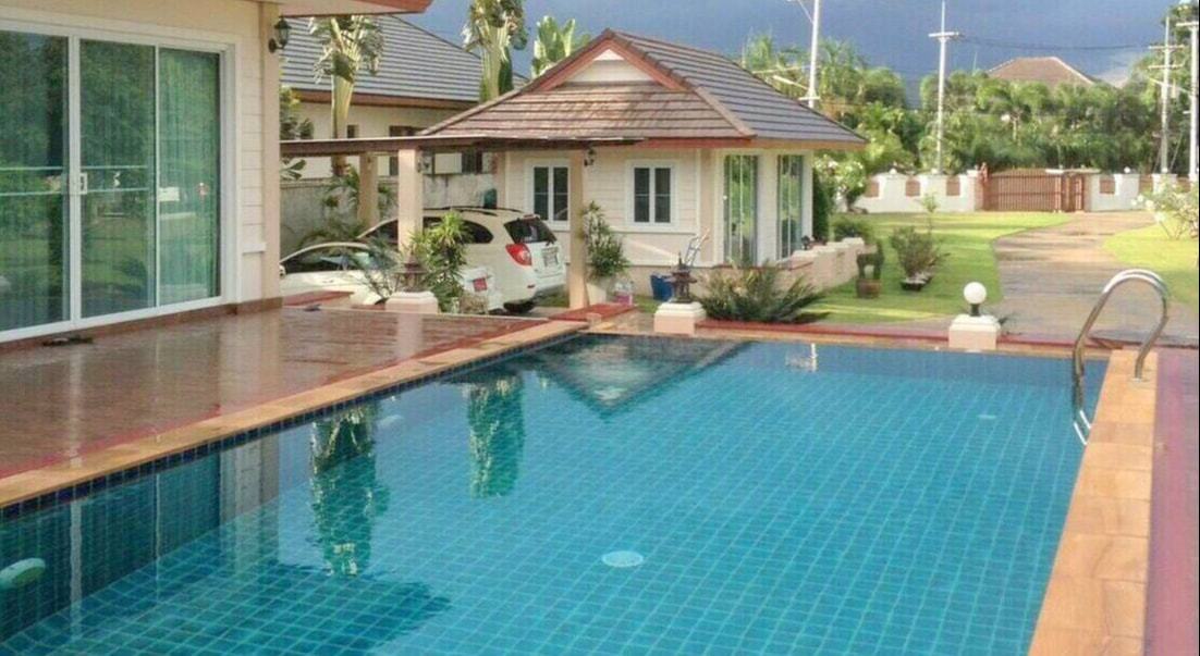 Pool Villa with 2 Guest Houses in North Hua Hin
